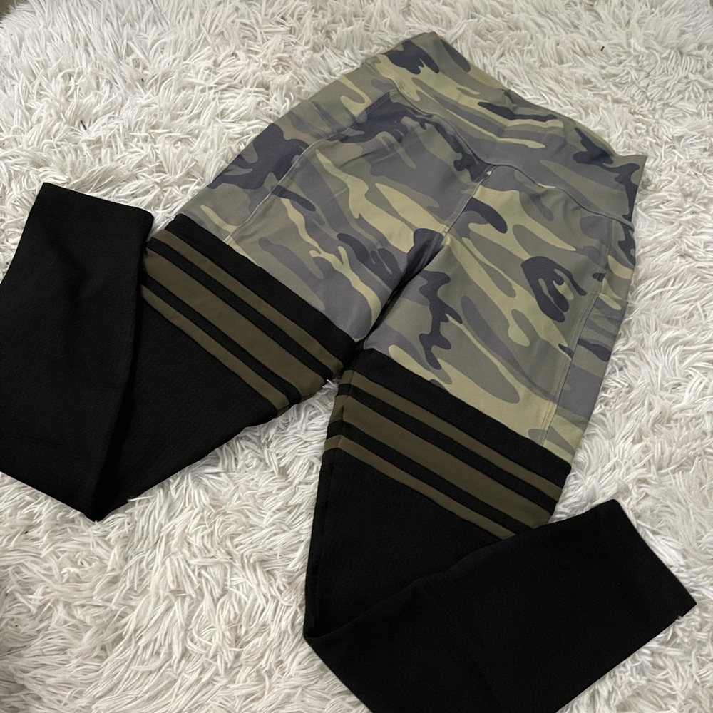 Bombshell thigh high camo sock legging
